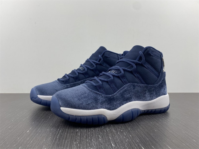 Air Jordan 11 WMNS “Midnight Navy” AR0715-441