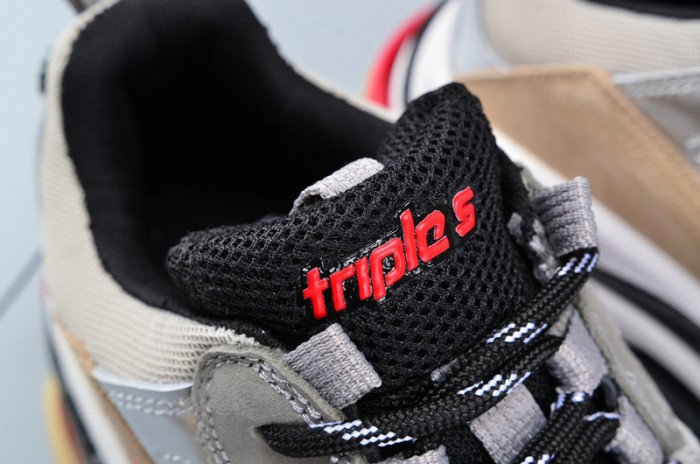 BL 17FW TRIPLE S 656686-W06G0-1001