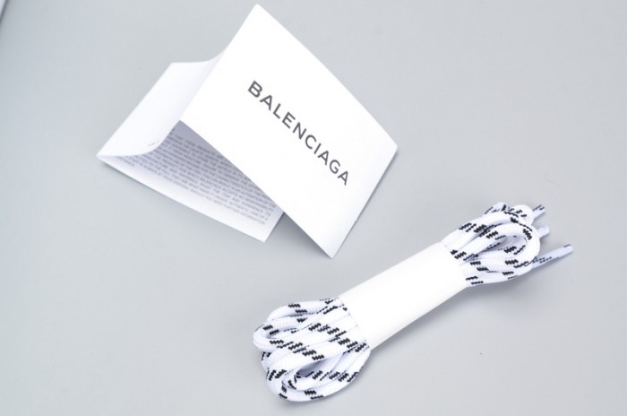 BL 17FW TRIPLE S WASHED SHOW SNEA GREY MENS AED2900