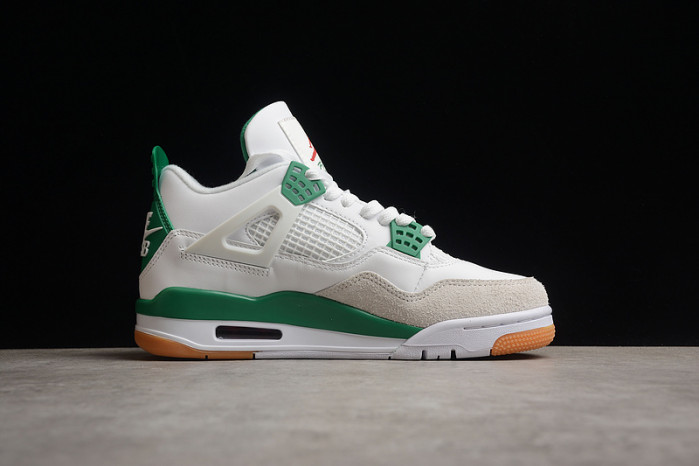NIKE SB X AIR JORDAN 4 RETRO SP 