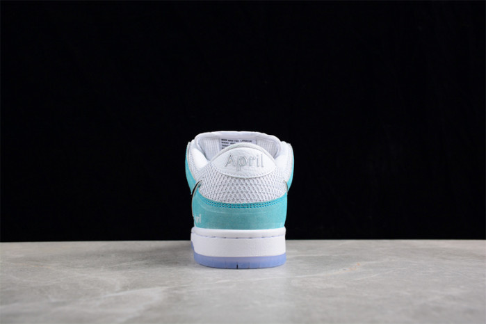April Skateboards x Nk SB Dunk Low FD2562-400