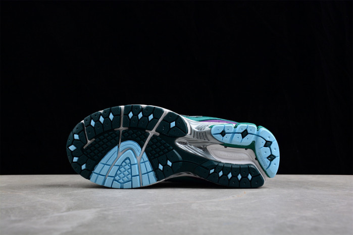 New Balance UP THERE X 2002R 