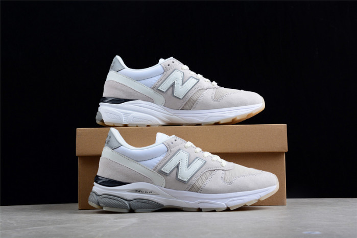 New Balance M7709CV *Caviar & Vodka*