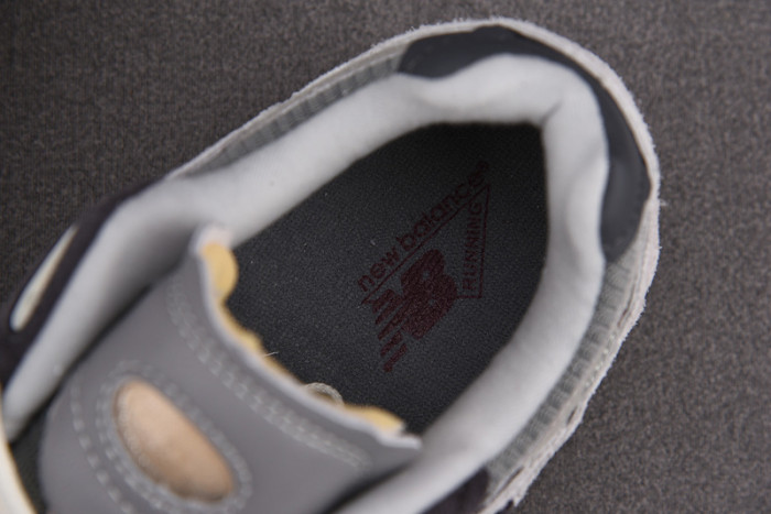 New Balance 2002R“Protection Pack" M2002RDA