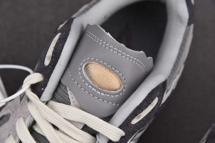 New Balance 2002R“Protection Pack" M2002RDA