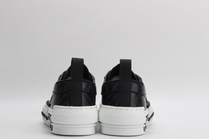 DR B23 OBLIQUE LOW TOP SNEAKER