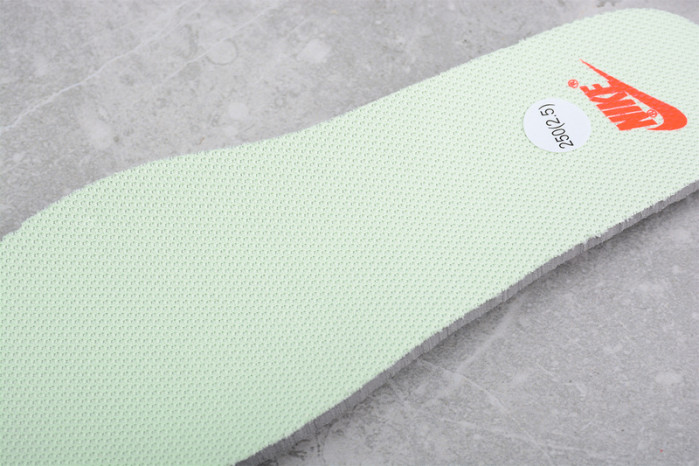 NIKEx Kyrie Living Dunk Low DN4179-400