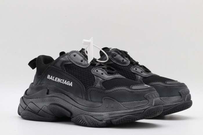 BL BLACK TRIPLE S TRAINER W06G01001
