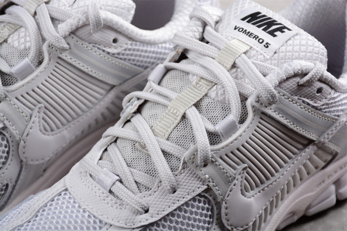 Nike AIR ZOOM VOMERO 5 