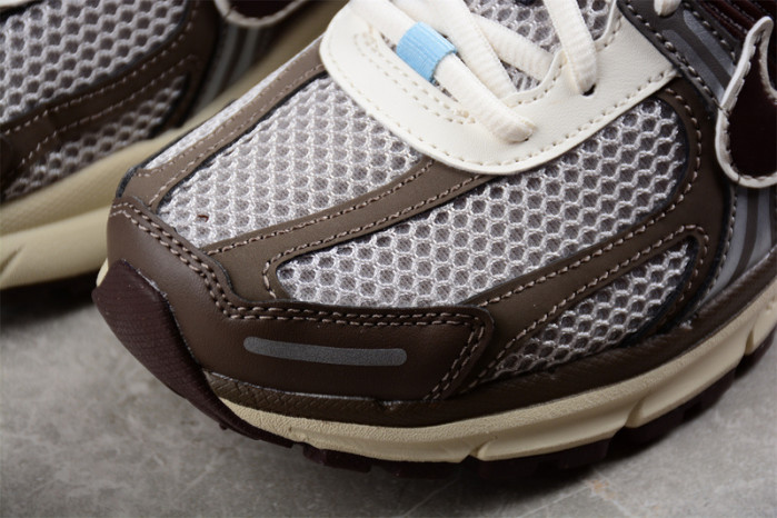 Nike WMNS ZOOM VOMERO 5 