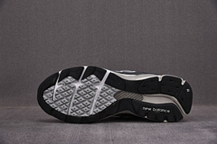 KITH x New Balance 990 V3“Tornado 990V3 M990KT3