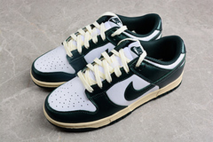 NIKE SB DUNK LOW “VINTAGE GREEN” DQ8580-100